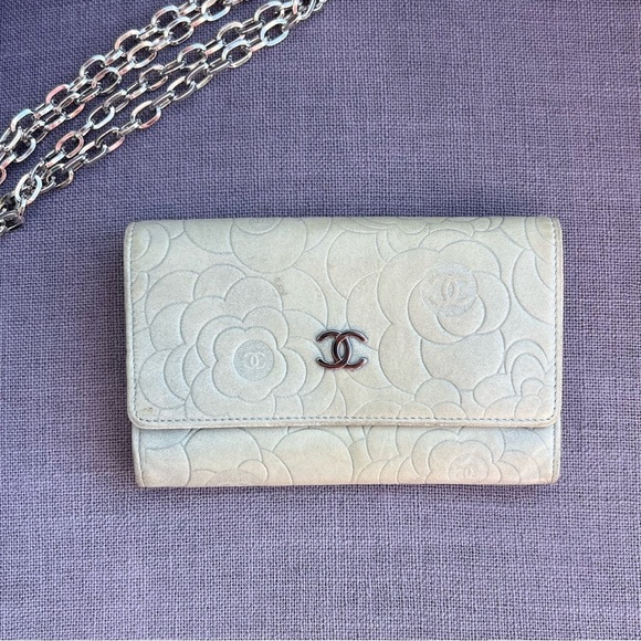 CHANEL Camellia CC Logo Leather Bifold Wallet - Picture 1 of 8